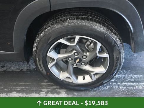 Used 2025 Chevrolet Trax LT image 17