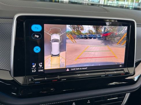 Used 2024 Volkswagen Atlas Cross Sport SEL Premium R-Line image 23