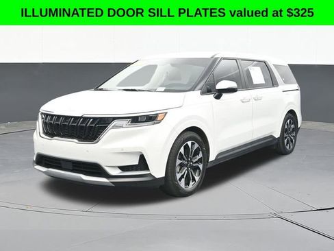 Used 2024 Kia Carnival EX image 4