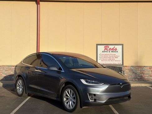 Used 2020 Tesla Model X image 2