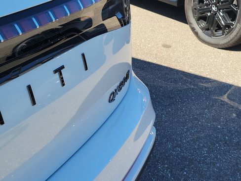 New 2026 INFINITI QX80 Autograph w/ Premium Cargo Package image 7