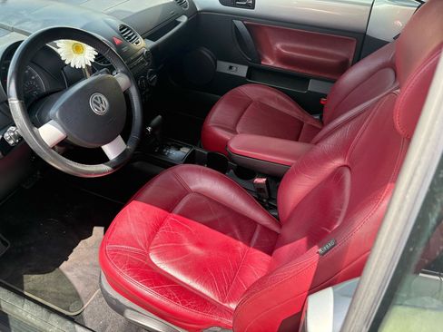 Used 2009 Volkswagen Beetle Blush FWD image 4