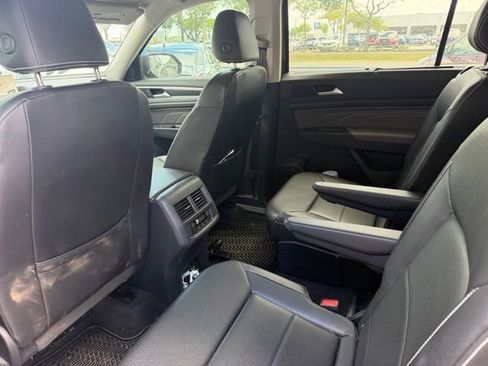 Used 2023 Volkswagen Atlas SEL R-Line image 11
