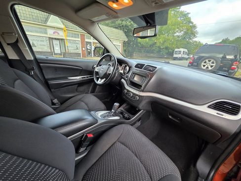 Used 2014 Dodge Journey SXT w/ Flexible Seating Group image 11