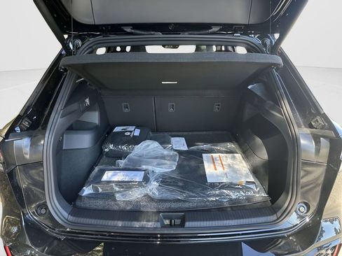 New 2026 Volkswagen Tiguan SEL R-Line image 24