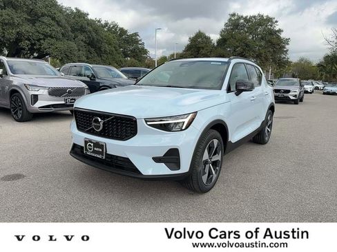 New 2026 Volvo XC40 B5 Core image 1