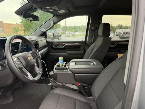 Used 2024 Chevrolet Silverado 1500 LT AWD/4WD image 5