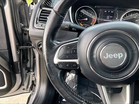 Used 2019 Jeep Compass Latitude FWD image 17