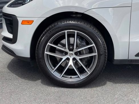 Certified 2022 Porsche Macan AWD/4WD image 11