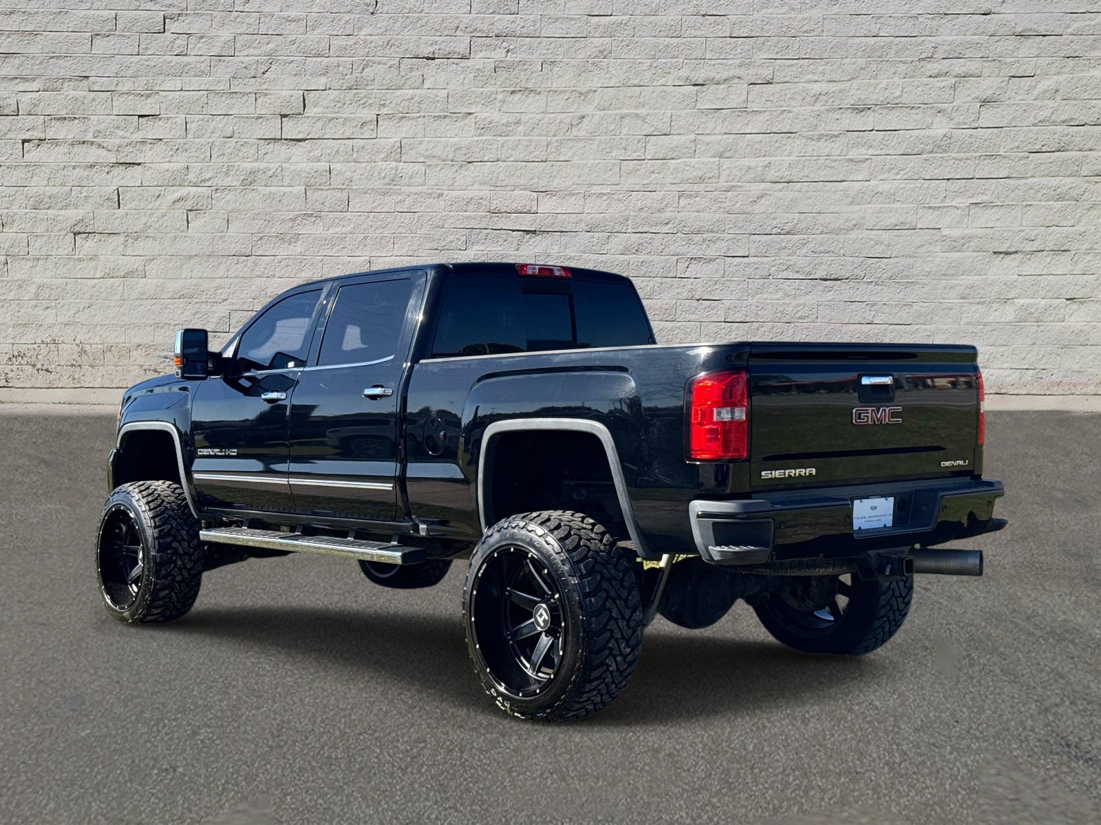 Used 2017 GMC Sierra 2500 Denali w/ Duramax Plus Package AWD/4WD image 3