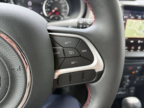 Used 2023 Jeep Renegade Latitude AWD/4WD image 26
