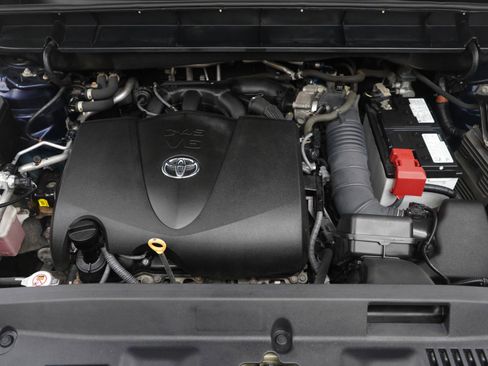 Used 2021 Toyota Highlander XLE image 34