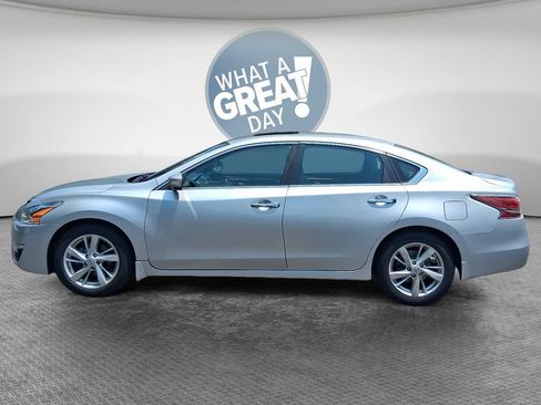Used 2015 Nissan Altima 2.5 SL w/ Technology Package FWD image 7