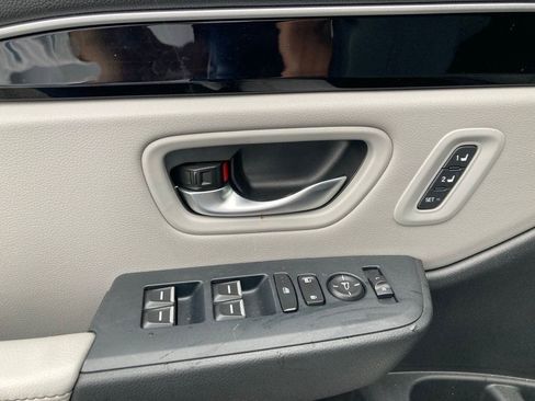 Used 2025 Honda Pilot Touring image 14