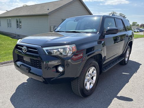 Used 2020 Toyota 4Runner SR5 AWD/4WD image 8