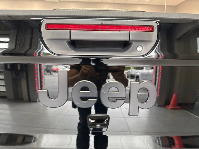 Used 2022 Jeep Gladiator Sport AWD/4WD image 18