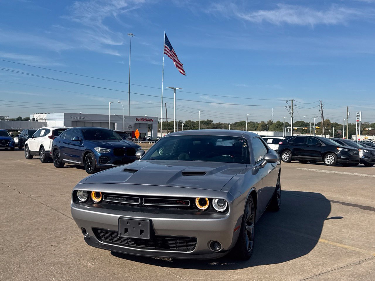 Used 2017 Dodge Challenger R/T w/ Driver Convenience Group RWD image 9
