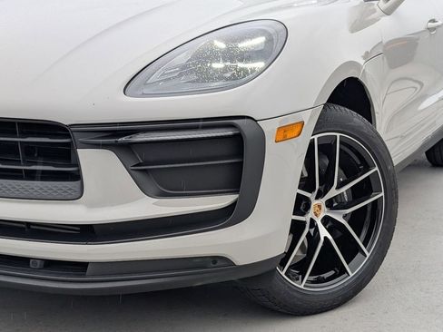 Certified 2024 Porsche Macan image 10