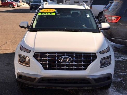 Used 2024 Hyundai Venue SEL image 3