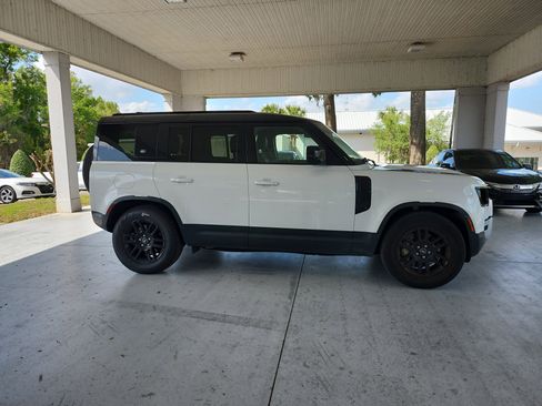 Used 2021 Land Rover Defender 110 SE image 6