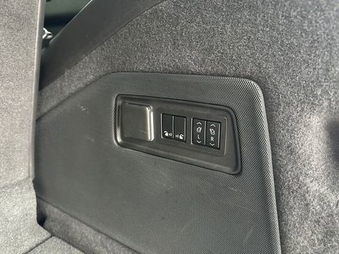 Used 2021 Cadillac Escalade Premium Luxury Platinum image 32