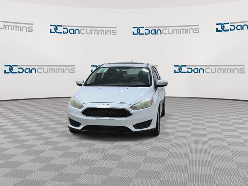 Used 2015 Ford Focus SE FWD image 3