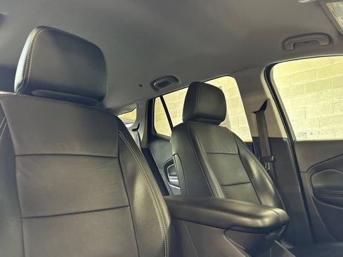 Used 2024 GMC Terrain SLT AWD/4WD image 17