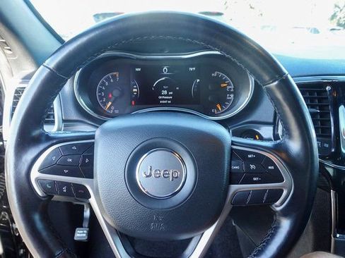 Used 2022 Jeep Grand Cherokee Laredo X image 12