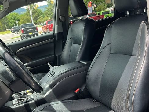 Used 2017 Toyota Highlander Limited w/ Carpet Mat Package AWD/4WD image 10