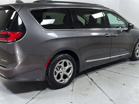 Used 2022 Chrysler Pacifica Limited image 5