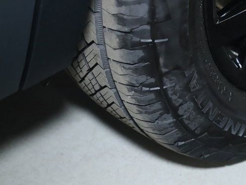 Used 2025 Volkswagen Atlas Peak Edition SE image 40