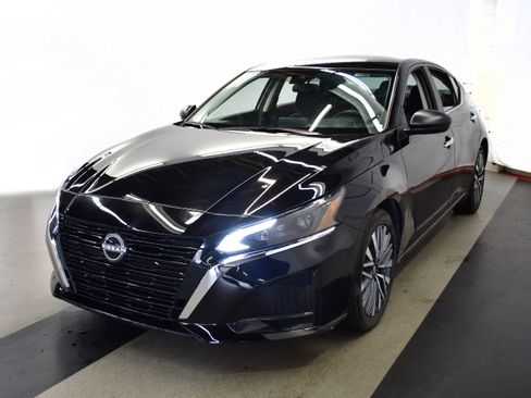 Used 2025 Nissan Altima 2.5 SV image 4