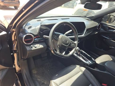 Used 2024 Chevrolet Trax RS w/ Sunroof Package FWD image 5