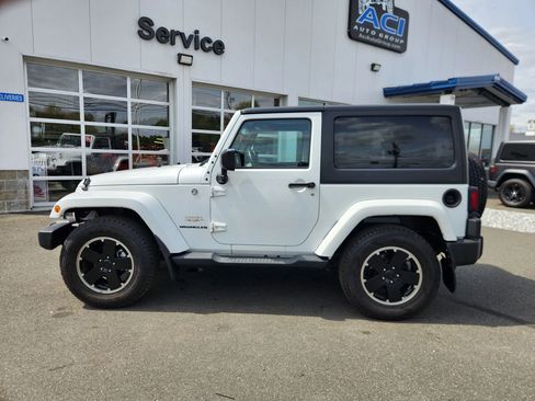 Used 2015 Jeep Wrangler Sahara w/ Dual Top Group AWD/4WD image 8