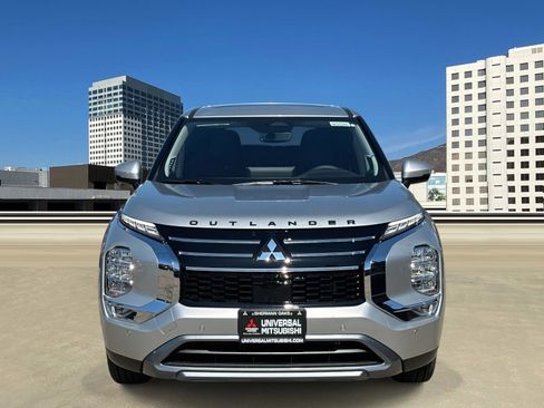 New 2025 Mitsubishi Outlander SE image 2