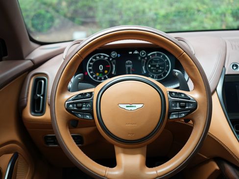 Used 2022 Aston Martin DBX AWD/4WD image 21