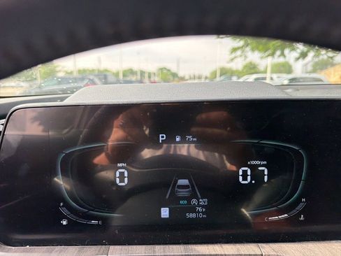 Used 2024 Kia Telluride EX w/ EX Captain's Chair Package FWD image 6