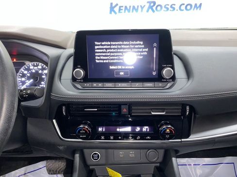 Used 2022 Nissan Rogue SV image 19