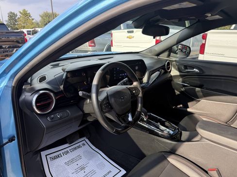 Used 2025 Chevrolet Trax RS w/ Sunroof Package FWD image 6