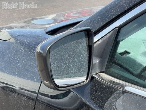 Used 2018 Nissan Rogue S image 9