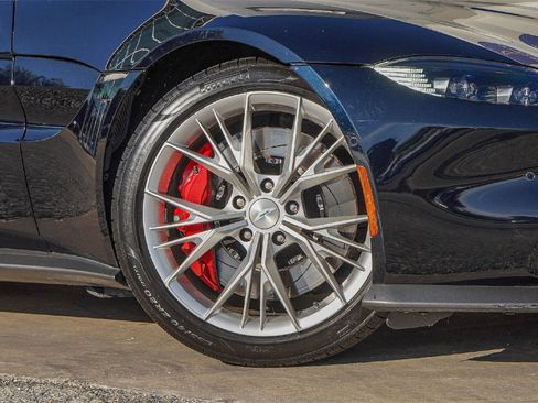 Used 2022 Aston Martin V8 Vantage Coupe image 3