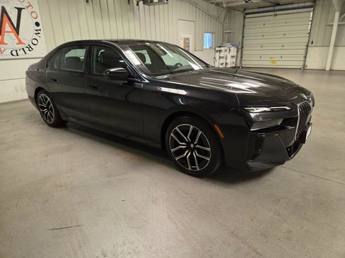 Used 2024 BMW 740i xDrive AWD/4WD image 10
