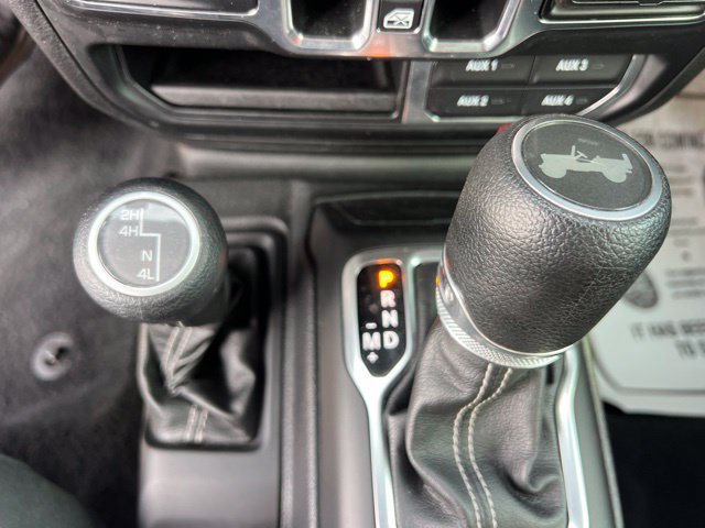 Used 2020 Jeep Wrangler Unlimited Sahara w/ Dual Top Group AWD/4WD image 32