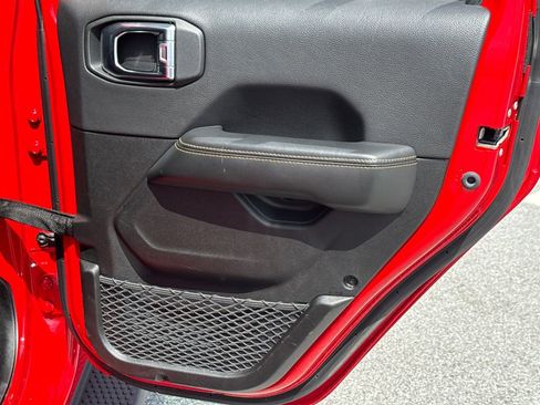 Used 2025 Jeep Wrangler Unlimited Sahara image 16