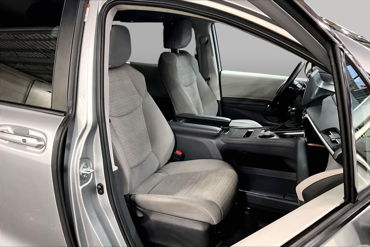 Certified 2024 Toyota Sienna LE FWD image 8