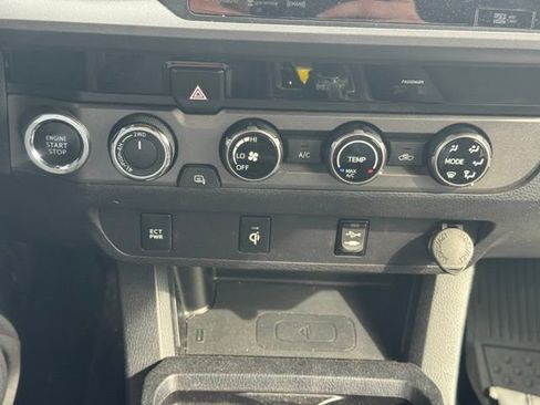 Used 2017 Toyota Tacoma TRD Off-Road w/ Exterior Package image 18