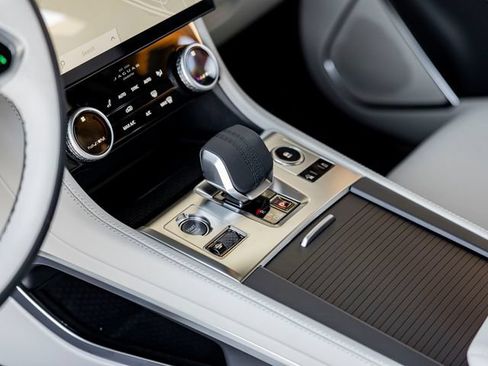 Certified 2025 Jaguar F-PACE R-Dynamic S AWD/4WD image 18