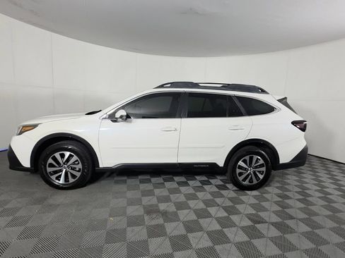 Used 2020 Subaru Outback Premium image 8