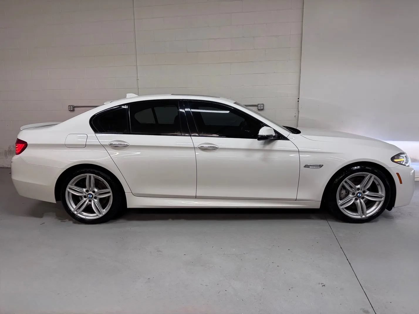 Used 2015 BMW 535i xDrive Sedan AWD/4WD image 2