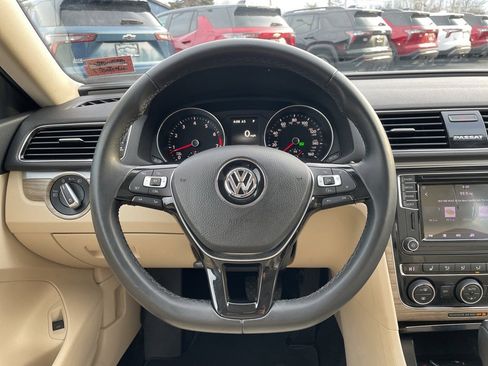 Used 2018 Volkswagen Passat 2.0T SE image 10